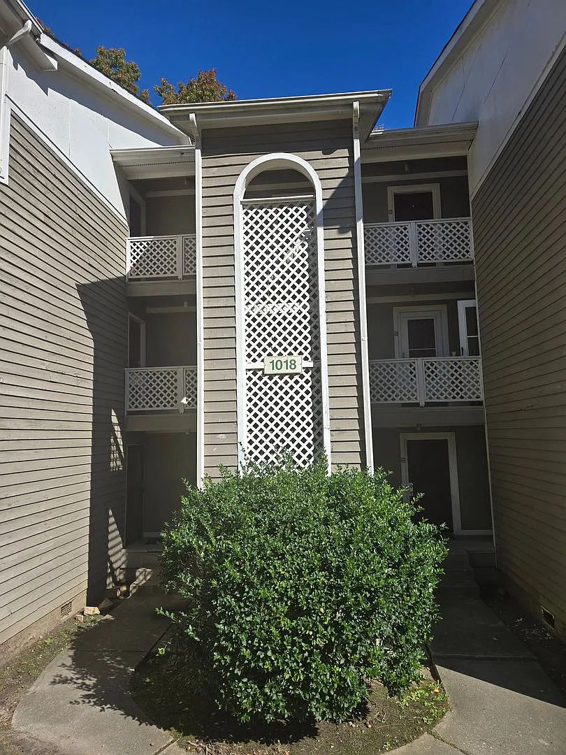 1018-8 Woodcreek ~ Stewarts Creek — Photo 1