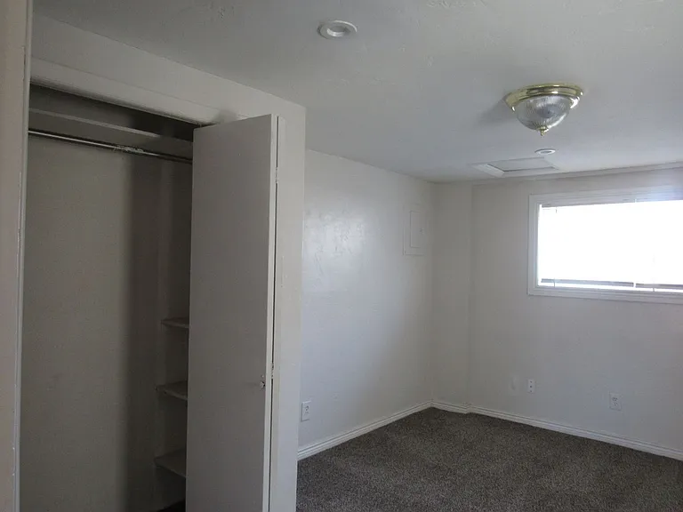 741 1/2 N Lincoln St — Photo 12