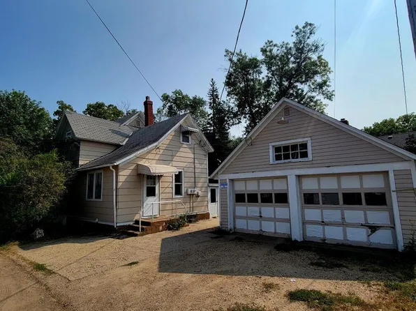614 S 1st St, Aberdeen, SD 57401