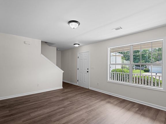 3rd image of 120 Autumn Woods Dr