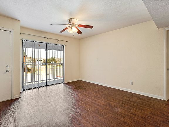 3rd image of 904 University Oaks Blvd APT 92