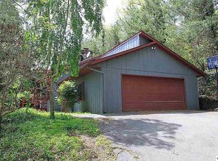 1637 Lake Dr, Gatlinburg, TN 37738