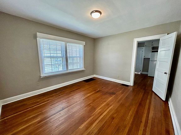 4th image of 321 S 3rd St