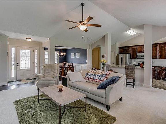 4th image of 939 Lake Vista Dr