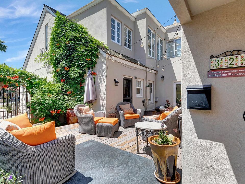 Charming deck entrance