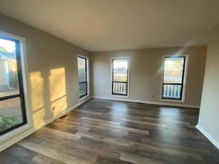 110 Ashton Pl — Photo 2