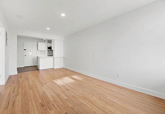 3rd image of 200 E 17th St APT 4D