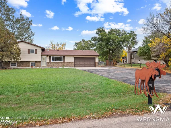 911 Aspen Ln, Gillette, WY 82716
