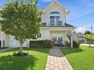301 Anchor Ct, Copiague, NY 11726