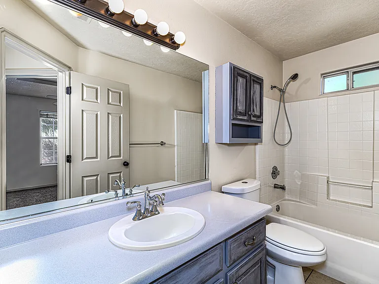 S 375 East Cir — Photo 10