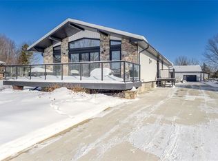 747 Broadway St, Plympton Wyoming, ON N0N 1T0