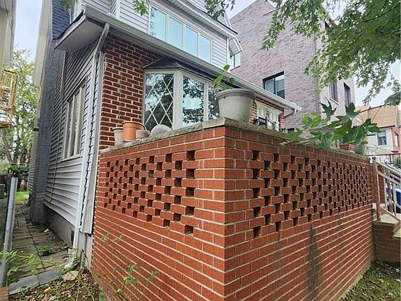 3rd image of 1822 E 12th St