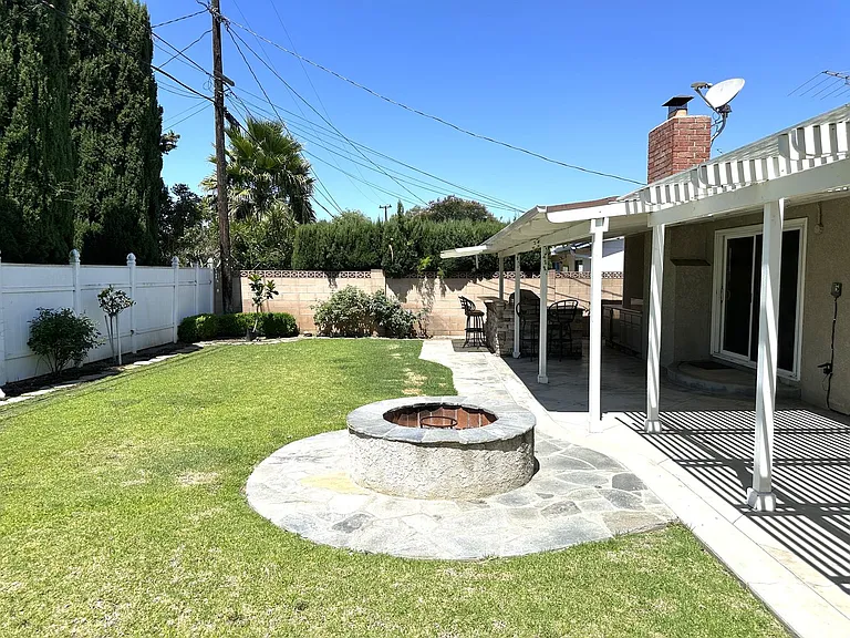 1420 E Lomita Ave — Photo 14