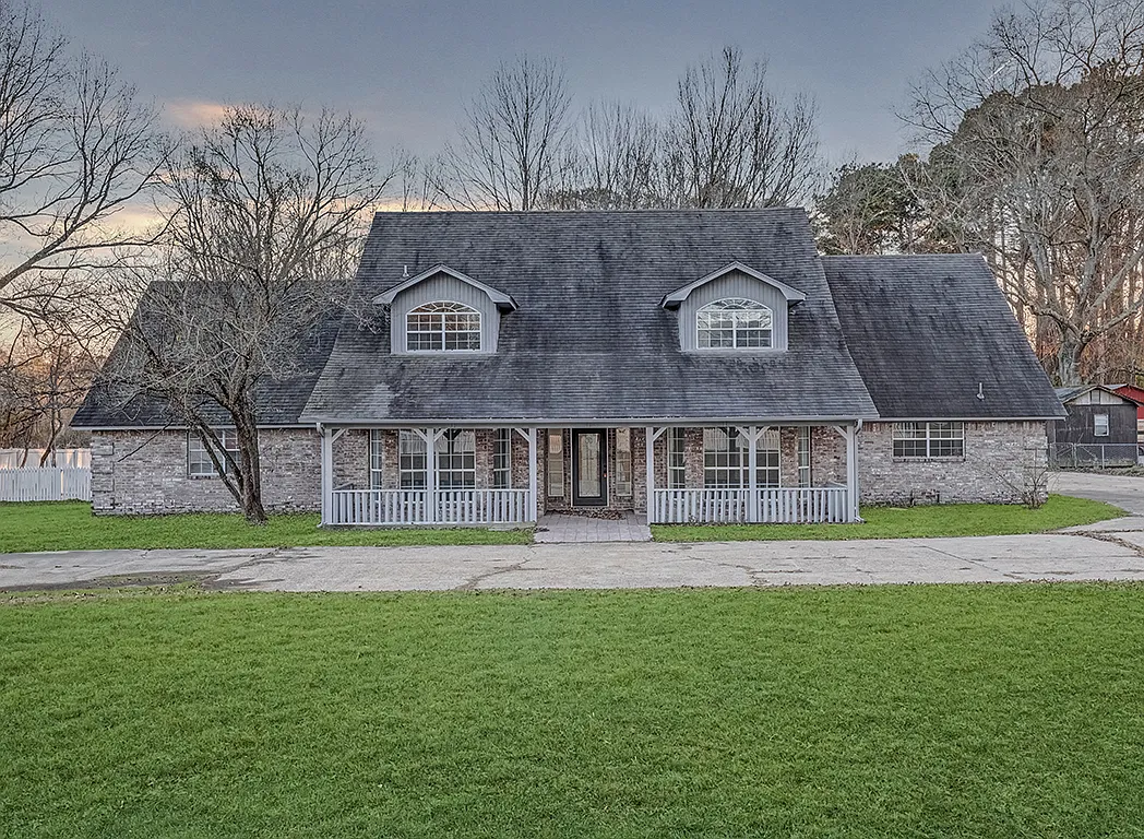 5 bed, 4305 sqft, $1,900 — Photo 1