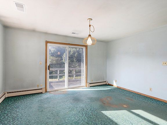 4th image of 574 Roosevelt Ave E