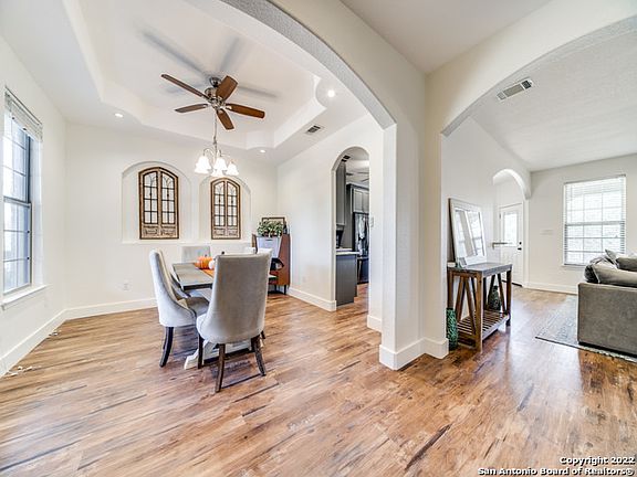 5th image of 102 N Vaquero Dr