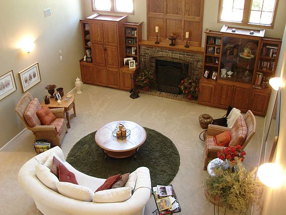 Large Great Room with Vaulted Ceilings