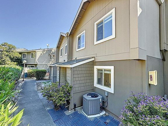 2nd image of 1281 Valley Oak Ct #E