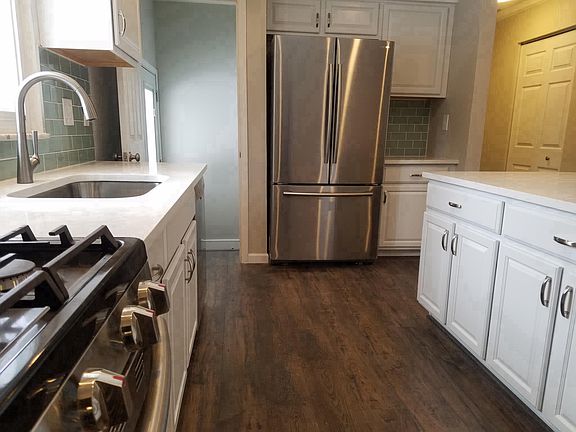 New Kitchen with quartz countertops and breakfast Island. All Stainless steel appliances!