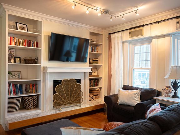 5th image of 29 S State St APT 805