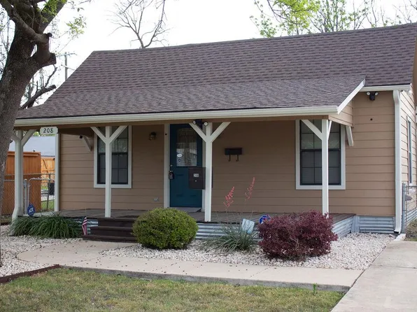 208 Shaw St, Taylor, TX 76574