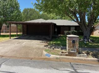 424 Ridgecrest Dr, Saginaw, TX 76179