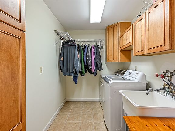 5th image of 656 Bairdford Rd W