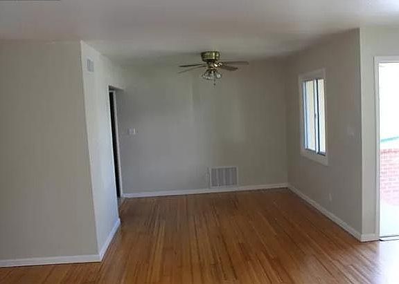 3rd image of 316 Perkins Dr