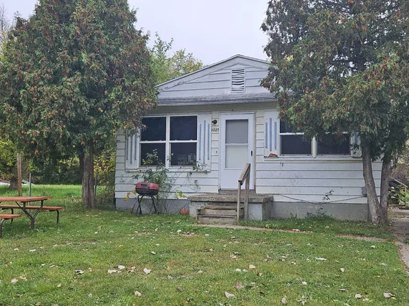 3222 Chambers St, Flint, MI 48507