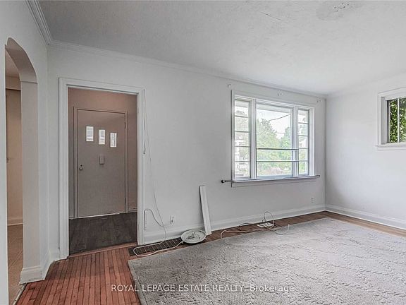 4th image of 100 Eastville Ave