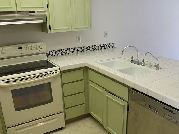 4th image of 605 Millich Dr
