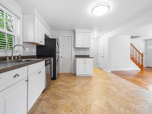 3rd image of 3 Maplewood Ave