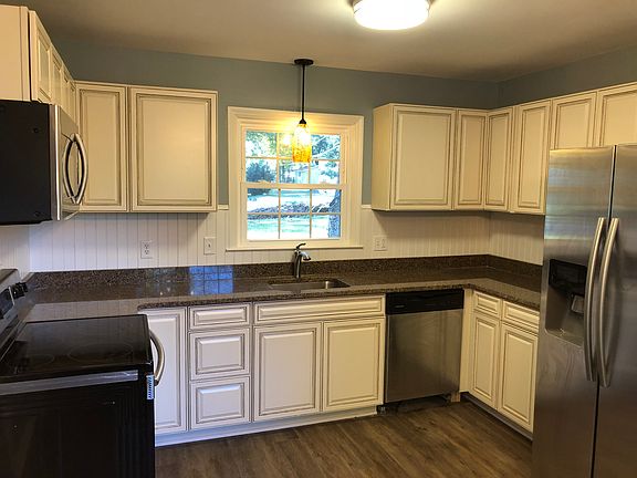 4th image of 828 Imperial Dr