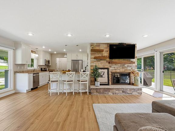 3rd image of 14465 Lindsay DRIVE