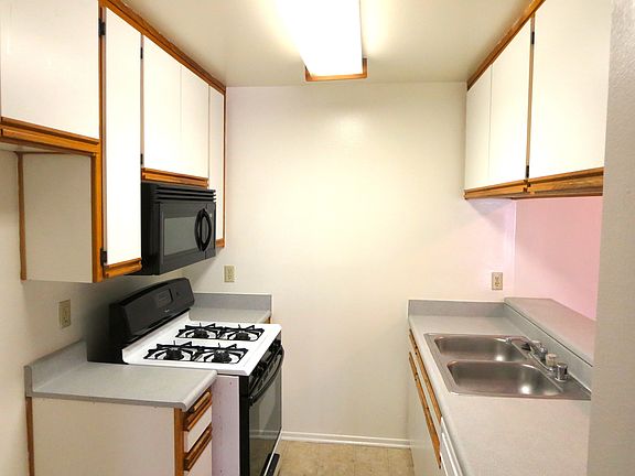 3rd image of 2050 Fair Park Ave APT 202