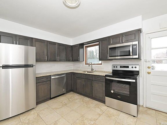 5th image of 10 Doxsey Pl APT 1
