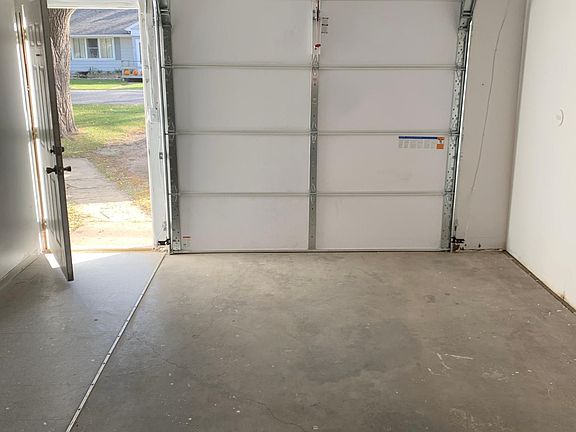 5th image of 918 Colleen Ave
