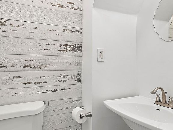 4th image of 4 Magnolia Ave #1