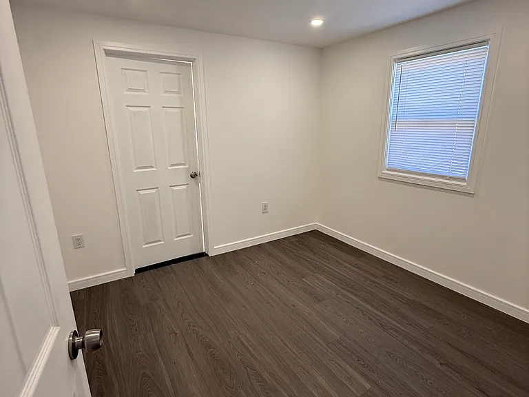 17 Laurel St #2 — Photo 7