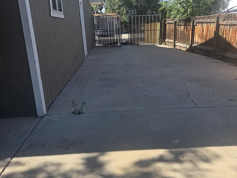 2938 Wellington Ave — Photo 18