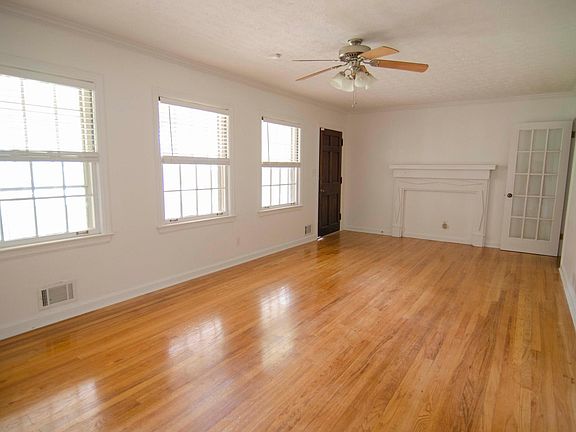 Entry / living room
