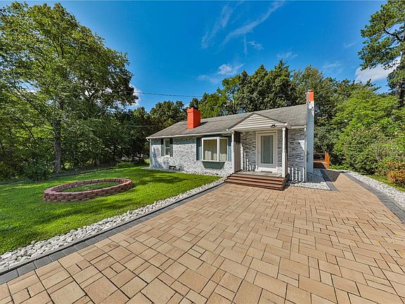 2nd image of 4430 Crescent St