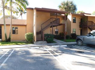 2402 Lakeview Cir, Royal Palm Beach, FL 33411
