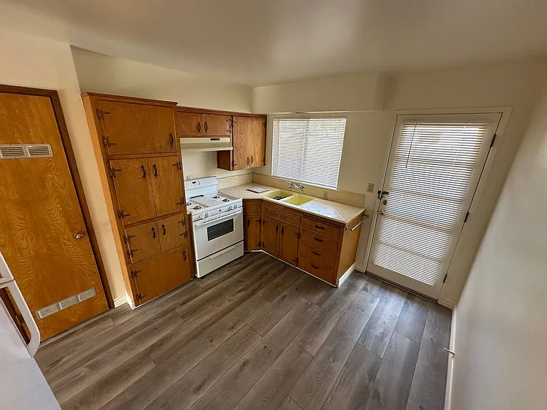 632 E Chapel St #B — Photo 4