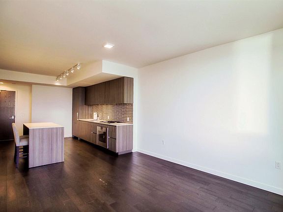 5th image of 1000 3rd St Unit 820