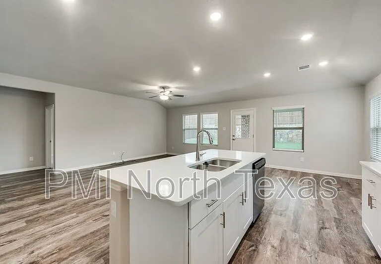 214 Stonehollow Way — Photo 9