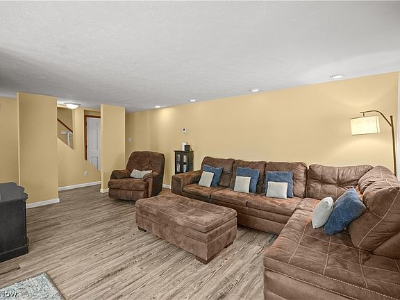 4th image of 579 West St
