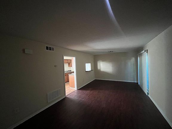 3rd image of 3260-3266 Kabel Dr #3262