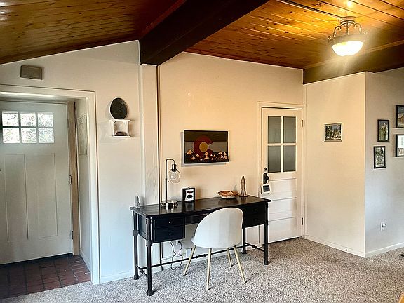 Entryway, work desk, seating