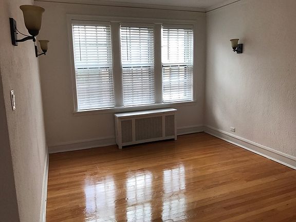 2nd image of 4875 N Paulina St #813D